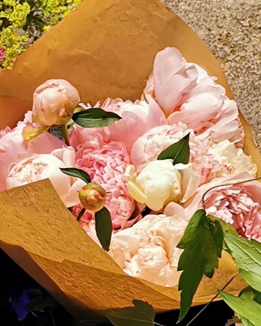 Vem vill inte ha ett fång med pioner?